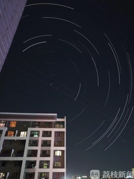 地球■这个作业你会做吗?大学教授让学生用手机记录地球自转