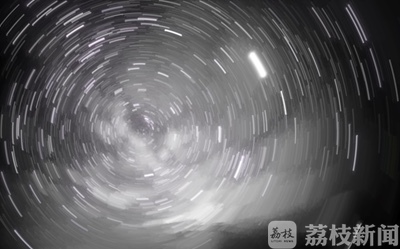 地球■这个作业你会做吗?大学教授让学生用手机记录地球自转