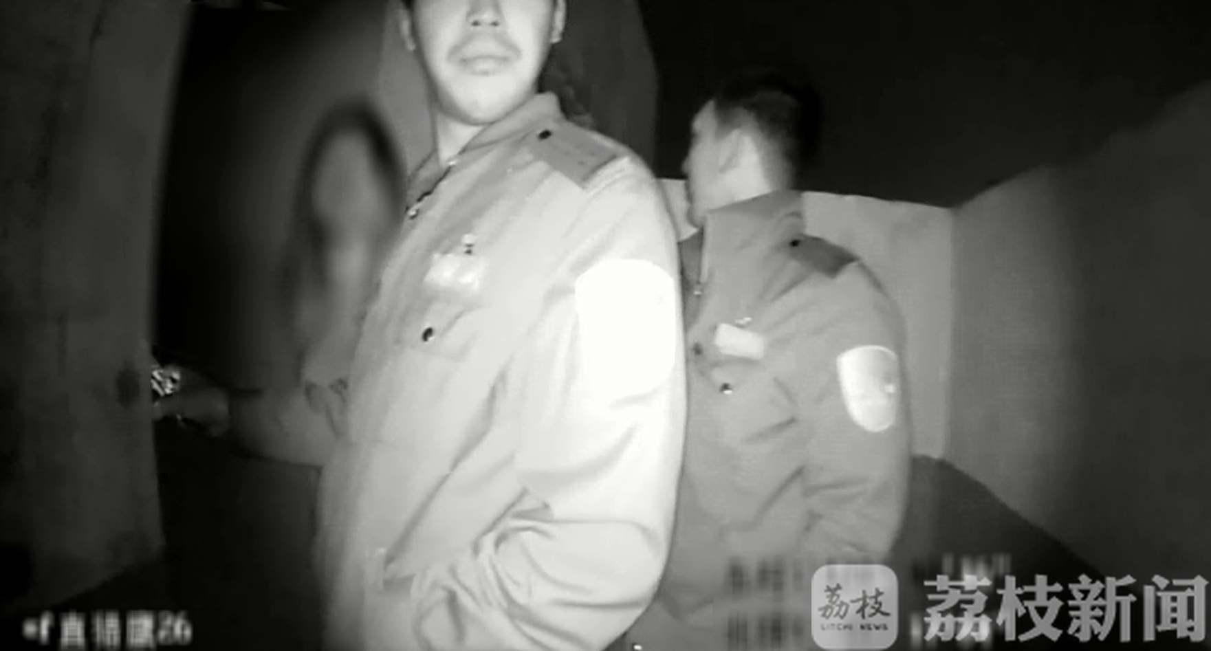 #公厕#竟遭遇持刀抢劫 女子上公厕