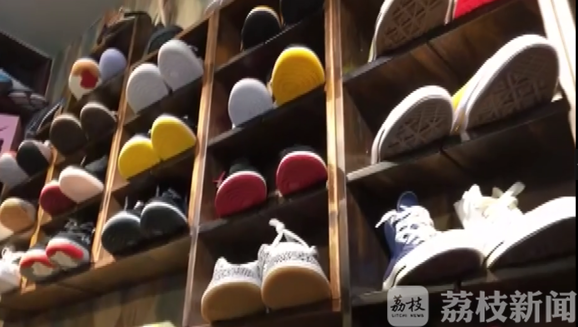 一双@ 一双真鞋都没买到 大学生“炒鞋”花135万