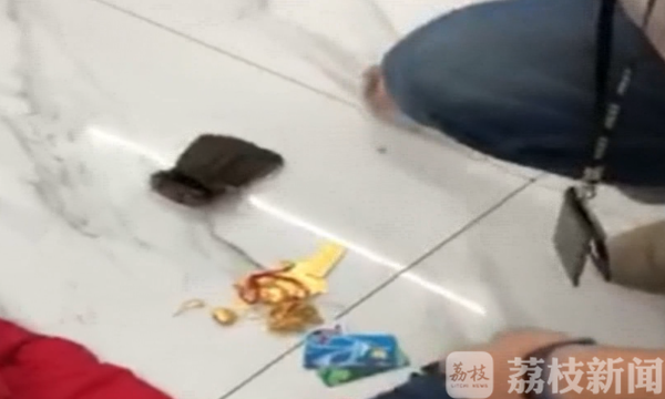 出门散步一小时 装30万财物的保险箱被盗了……