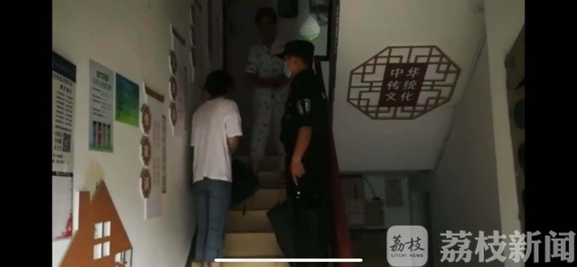 ：民警挨家挨户走访寻回 暴雨中的温暖！市民大雨中丢了手机