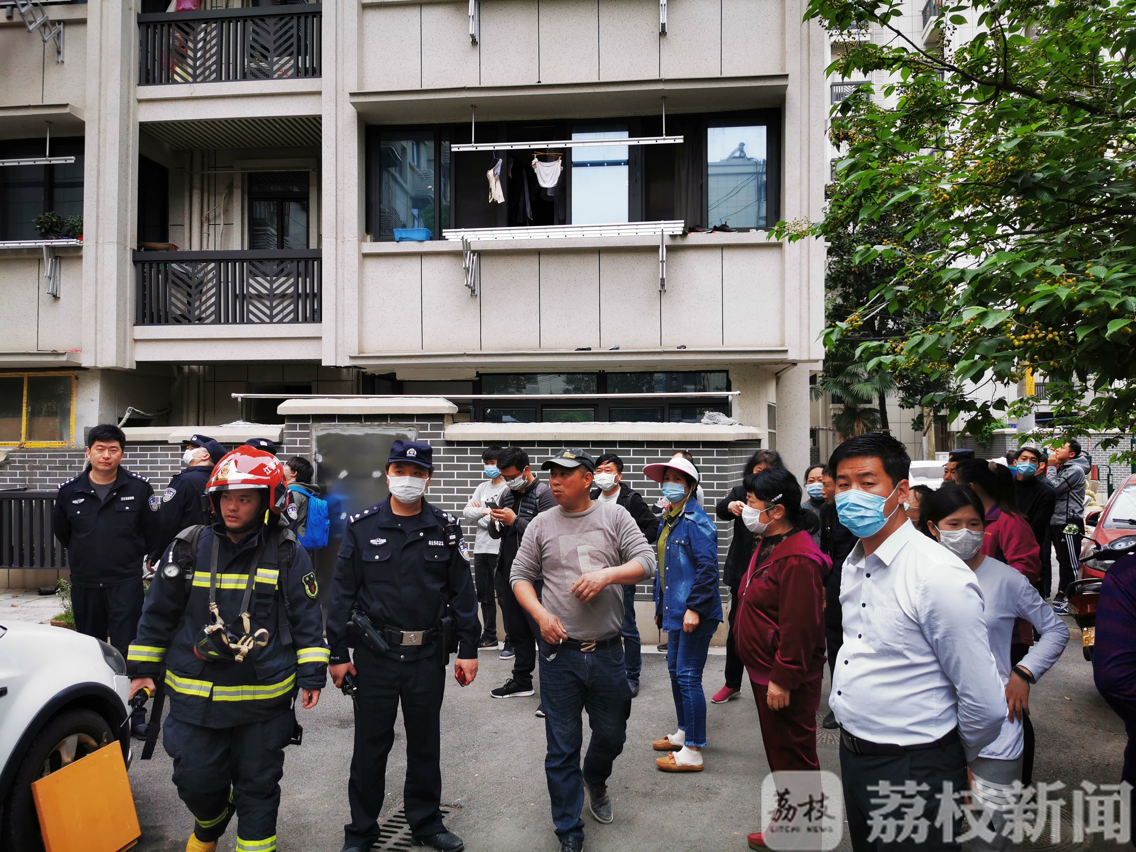 「火灾」点燃纸盒引发火灾 7岁孩子被反锁在家