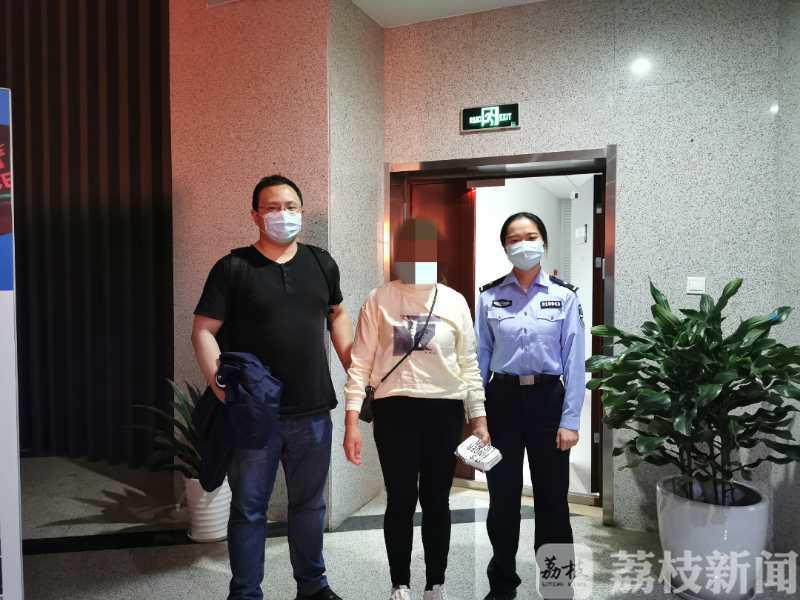 手机■在地铁车厢里“捡到”手机？不，这种行为是盗窃！