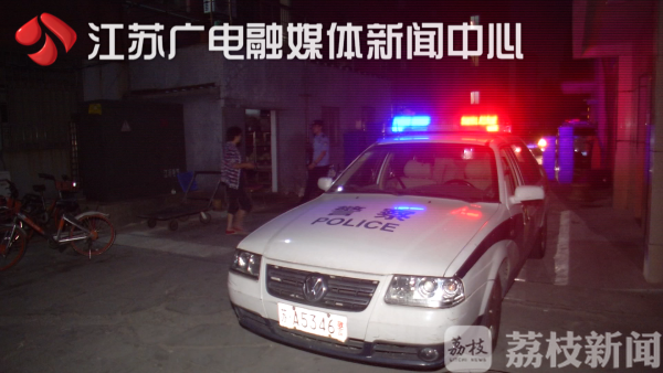 筑牢安全防线  南京警方夜间大排查