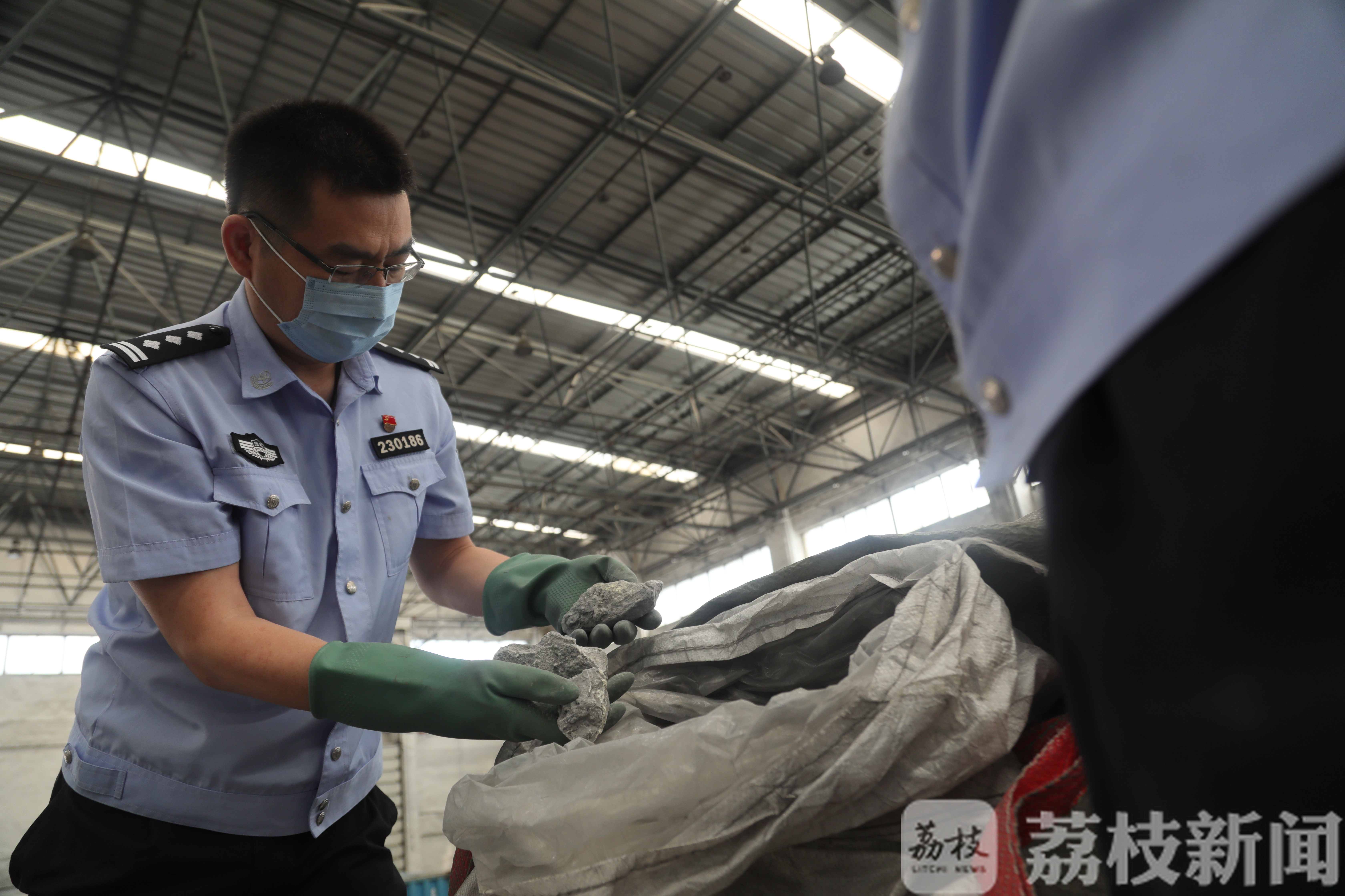 固体废物■守卫国门，向洋垃圾说不！南京海关查扣固体废物1029吨