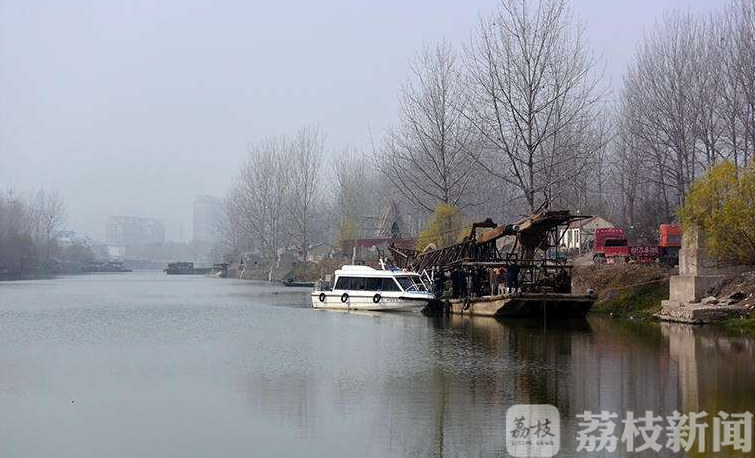 非法■苏鲁联合打击边界非法采砂 查获4条非法采砂船