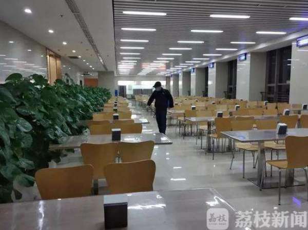 提倡食堂盒餐外带、分餐配送或简餐！