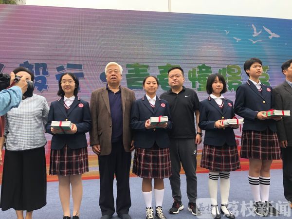 这场仪式超赞 “青春之门”后还有更多奋斗好风景