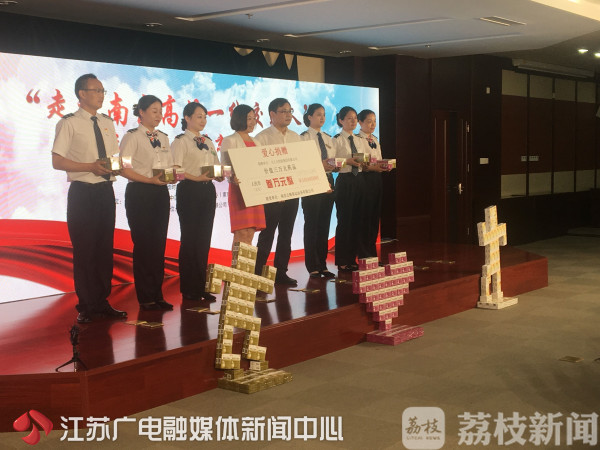 防暑护嗓爱心包、急救主题讲座……健康公益行走进高温一线交通人