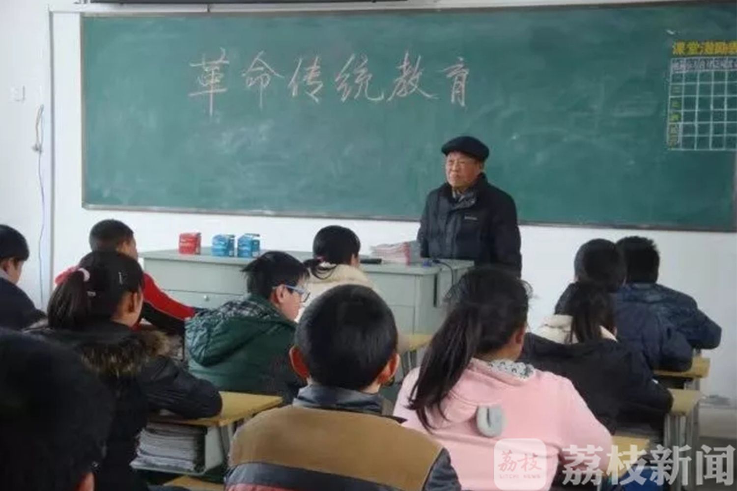 老人■25年，92岁老人日夜守护72名英烈