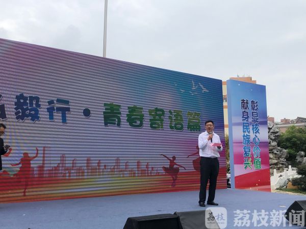 这场仪式超赞 “青春之门”后还有更多奋斗好风景