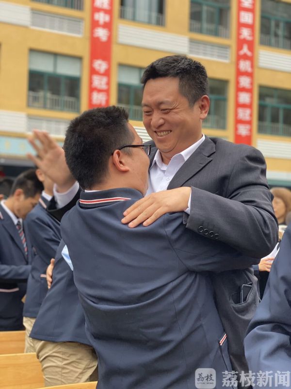 这场仪式超赞 “青春之门”后还有更多奋斗好风景