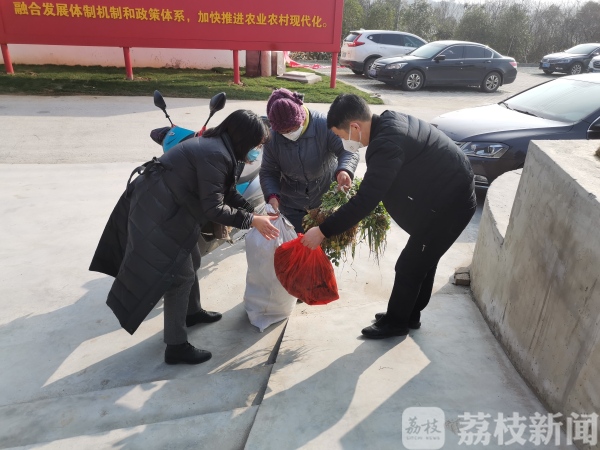 免费蔬菜“温暖”那些坚守一线的社区人