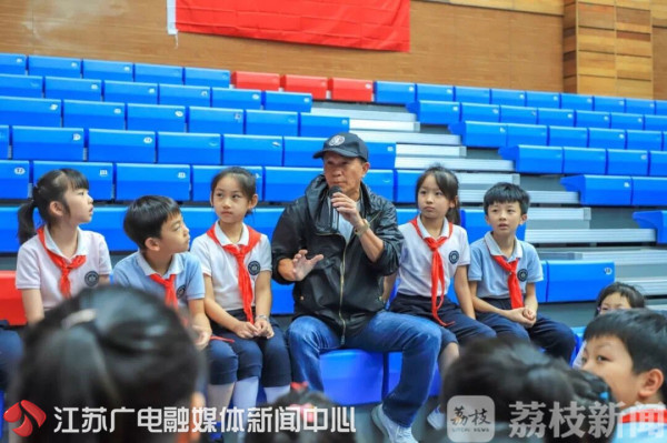 爱国电影《杨靖宇》走进金中河西 6000师生汇聚“红色海洋”