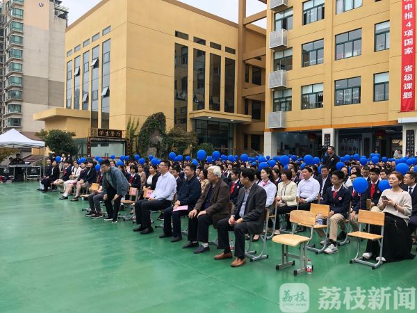 这场仪式超赞 “青春之门”后还有更多奋斗好风景