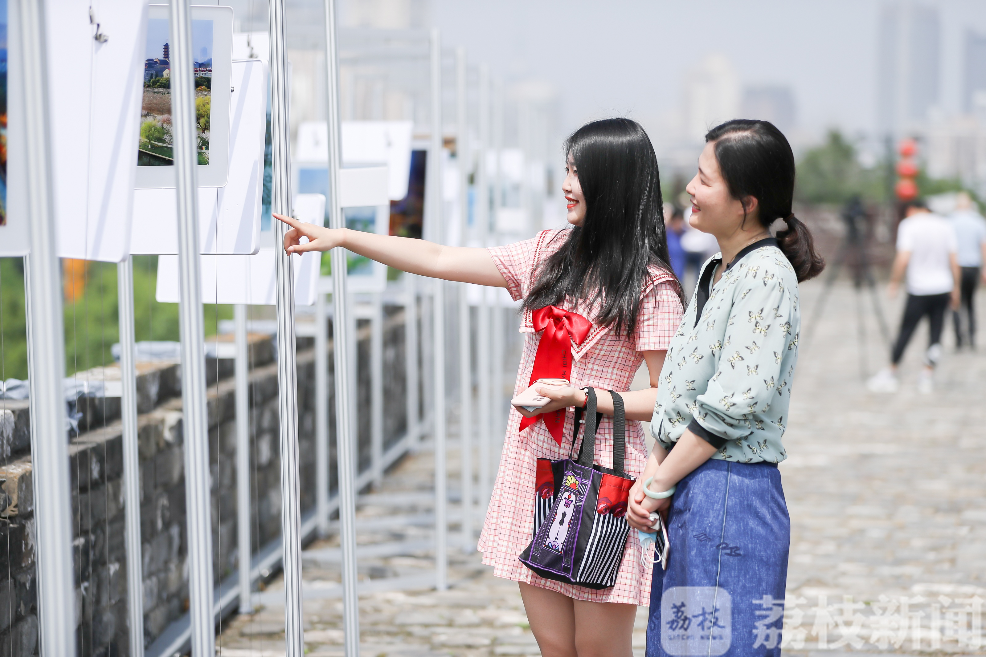 城墙■今天起，明城墙上又多了一道风景线！