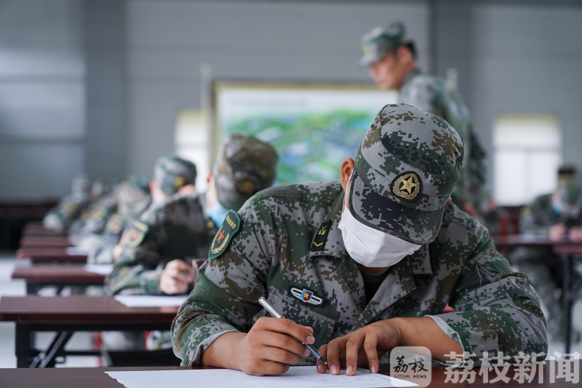 「」想开军车没那么简单 汽车学兵选拔开始了
