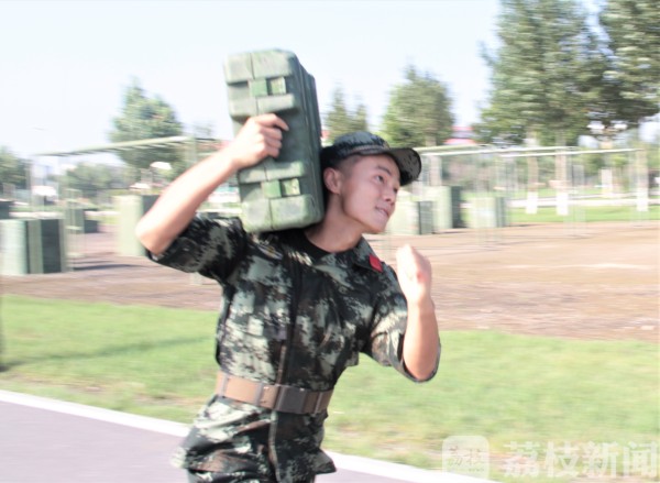 荔枝军事：霸气十足！千余名官兵比武场上一较高下