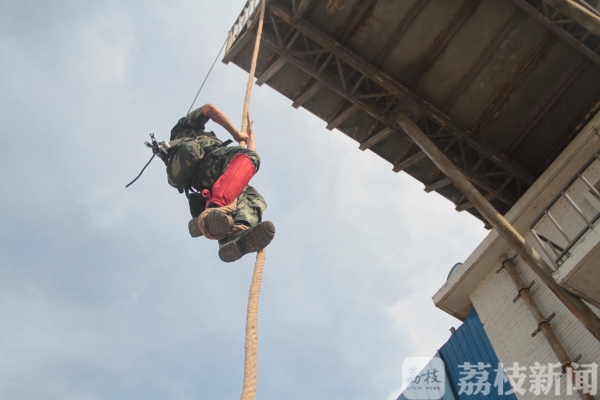 荔枝军事：霸气十足！千余名官兵比武场上一较高下