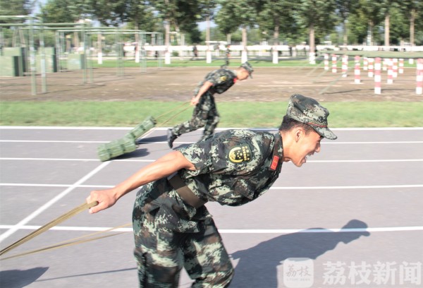 荔枝军事：霸气十足！千余名官兵比武场上一较高下