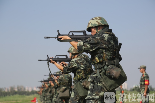 荔枝军事：霸气十足！千余名官兵比武场上一较高下