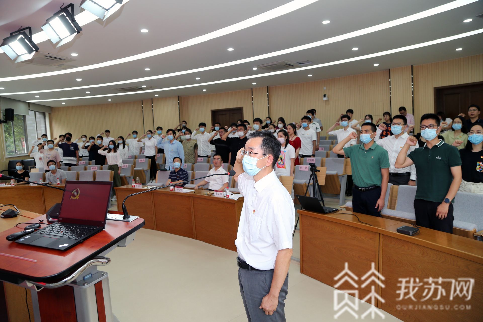 毕业生■最“累”校长成最“暖”校长，手写明信片赠毕业生