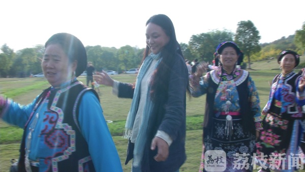 羌绣“邂逅”苏绣  羌族绣娘南师学艺