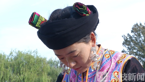 羌绣“邂逅”苏绣  羌族绣娘南师学艺