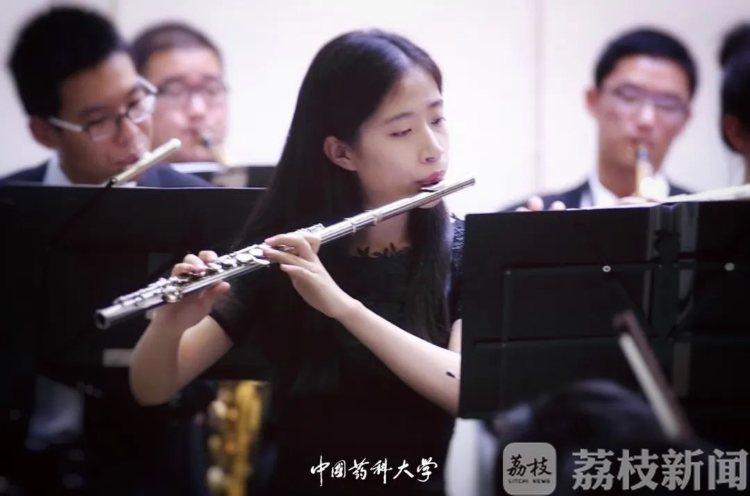 「」这对药大学霸情侣太让人“柠檬”啦! 从本科生直接录取为世界名校全奖博士