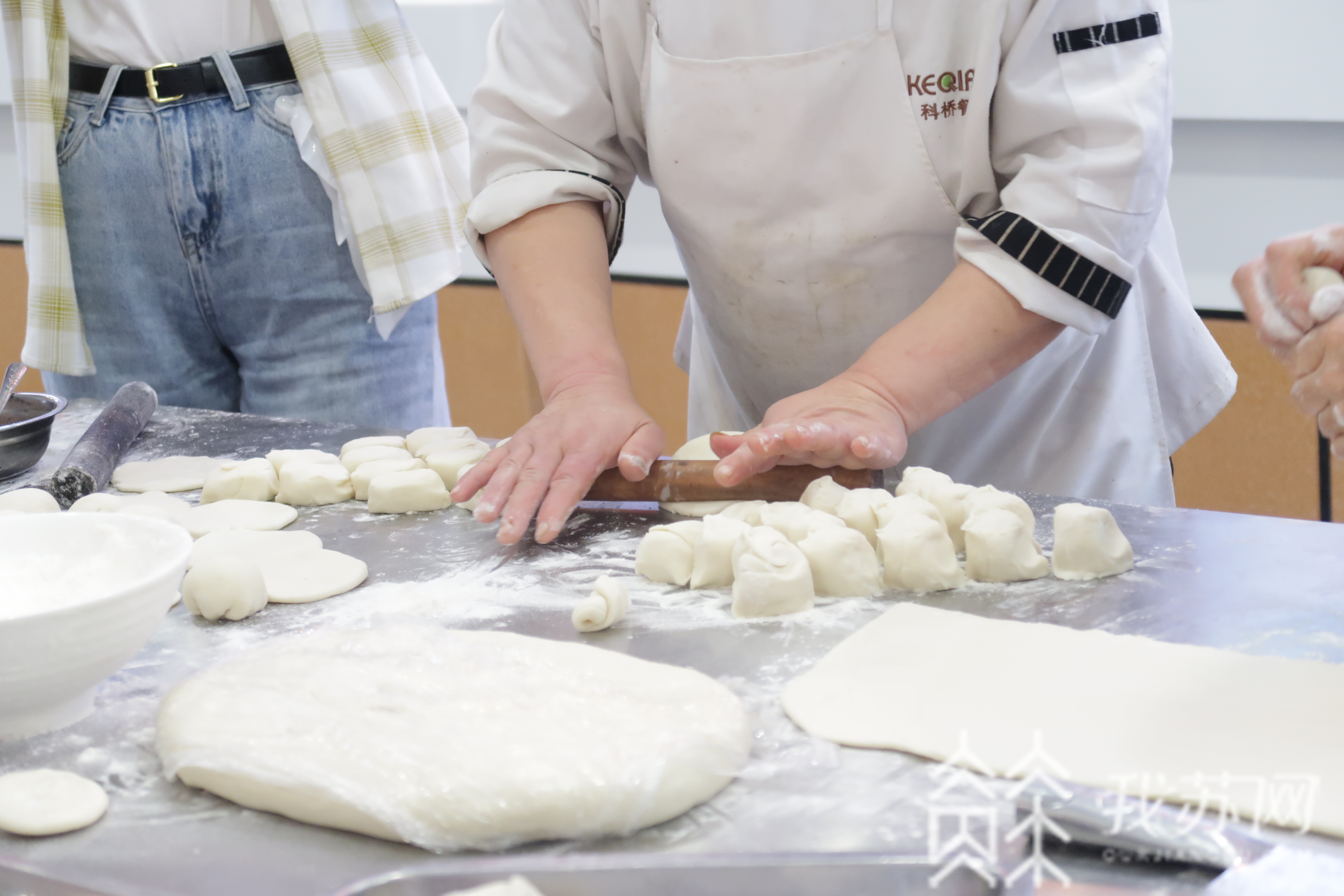 月饼：你爱了吗？ 打卡高校食堂：这样的月饼