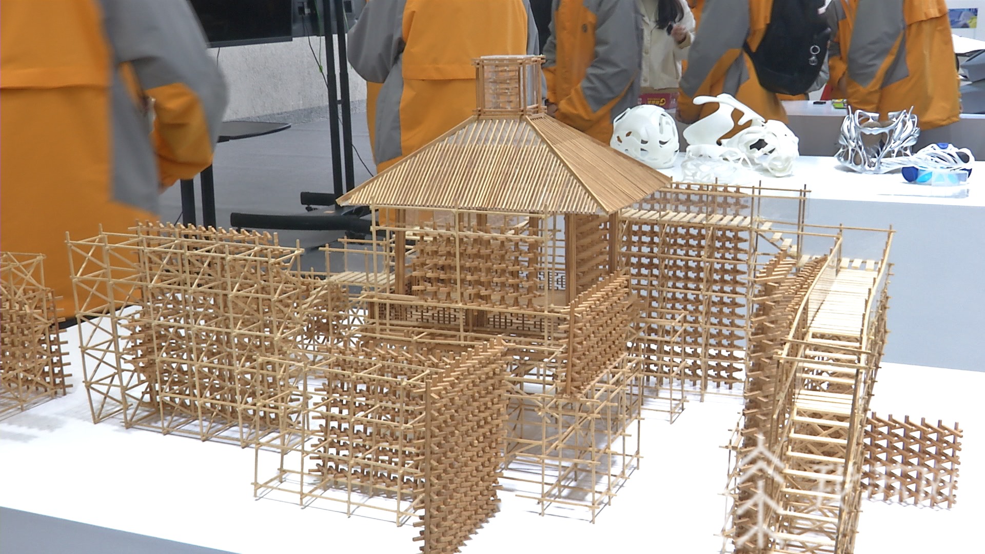 「」心已飞向心仪大学! 萌新参观紫金奖·第二届中国(南京)大学生设计展,