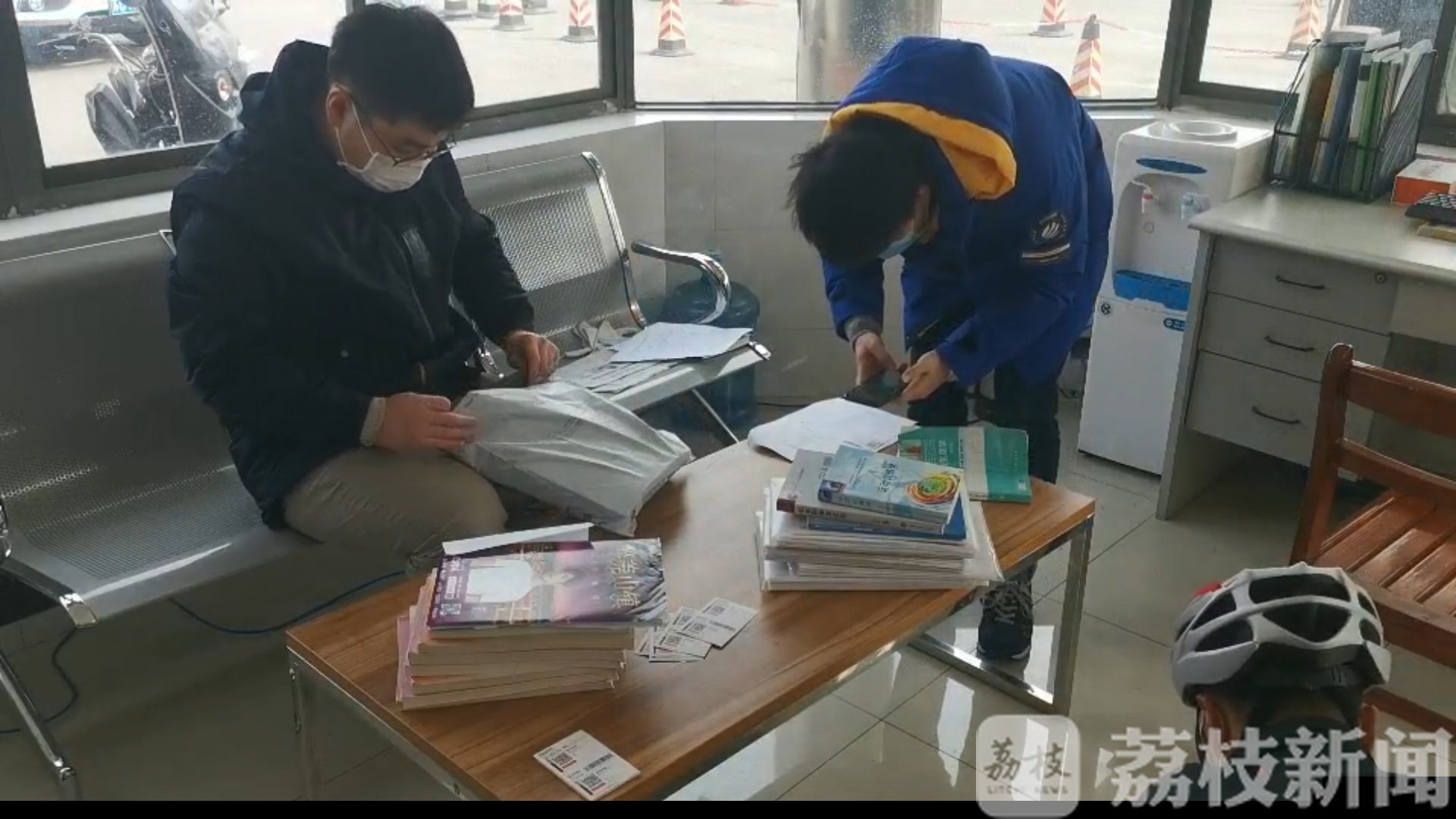 宿舍■考研复试资料落在学校宿舍？这所高校“官方”邮寄