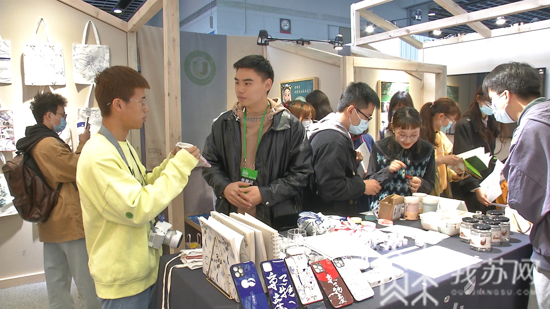 「」心已飞向心仪大学! 萌新参观紫金奖·第二届中国(南京)大学生设计展,