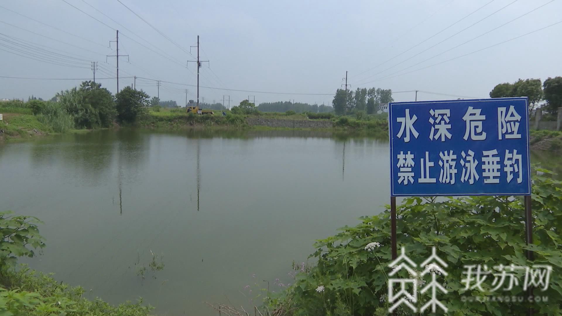 ■舞台变身“池塘”！这所小学上演“教科书式”溺水救援
