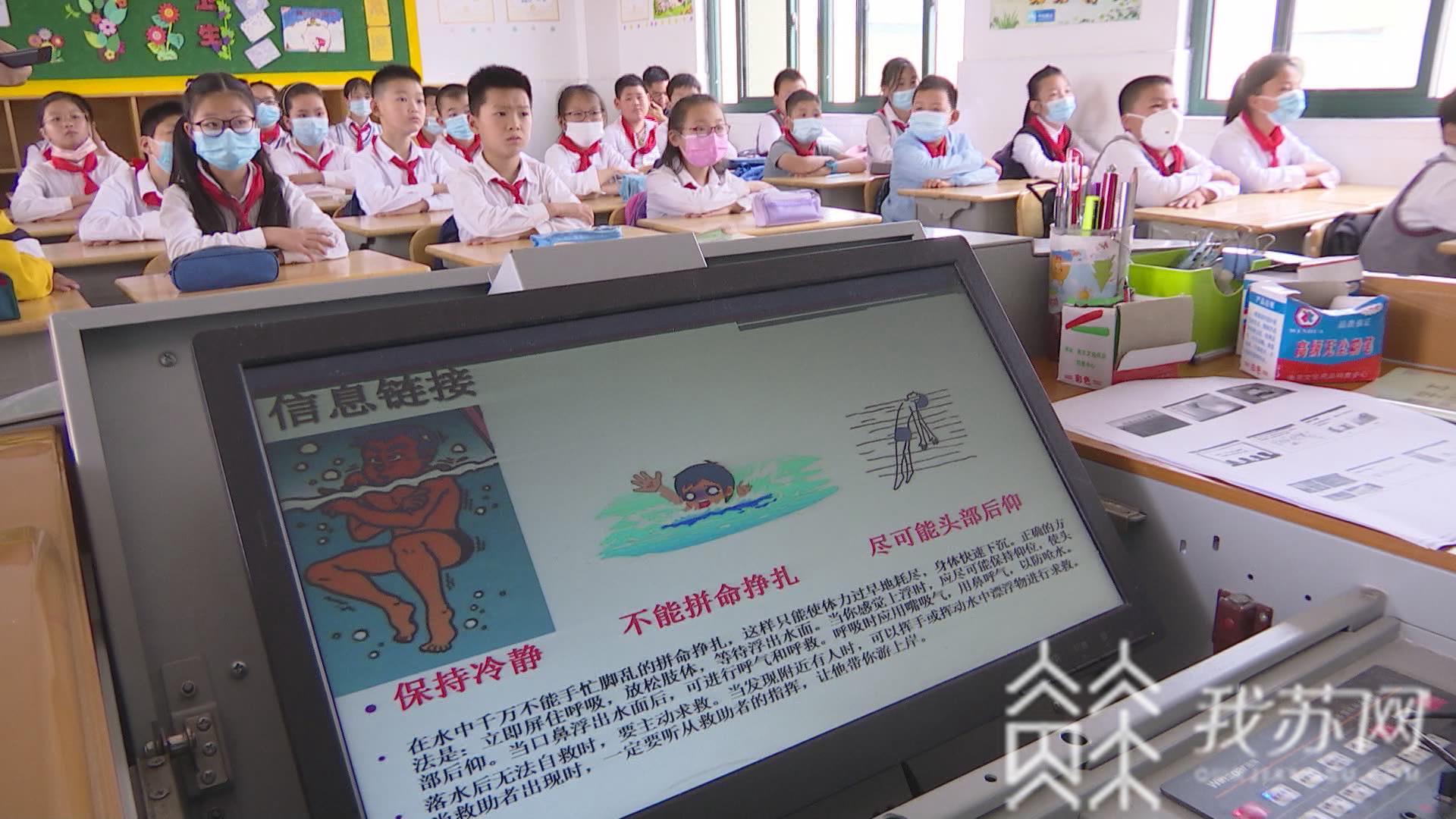 ■舞台变身“池塘”！这所小学上演“教科书式”溺水救援