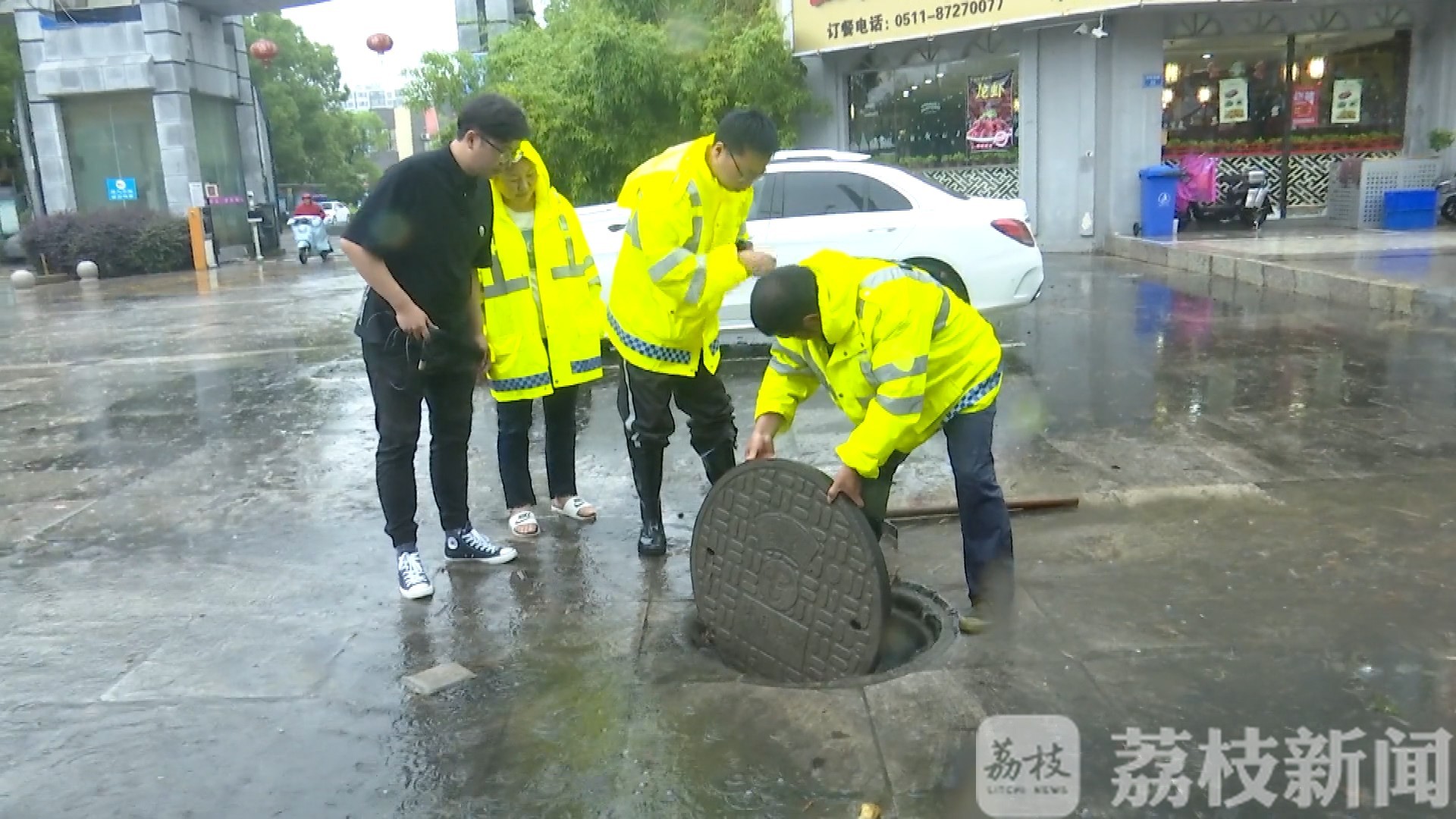 江苏■暴雨来袭：加派人手、连夜疏导，江苏各地全力防汛