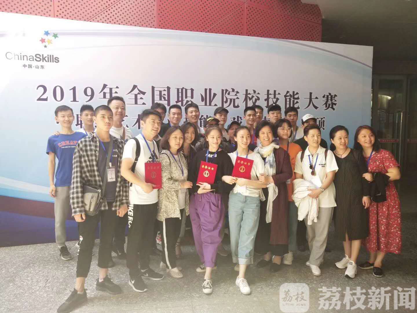 人民日报■上了《人民日报》的这朵“后浪”，是不是你们要的那个“少年”？