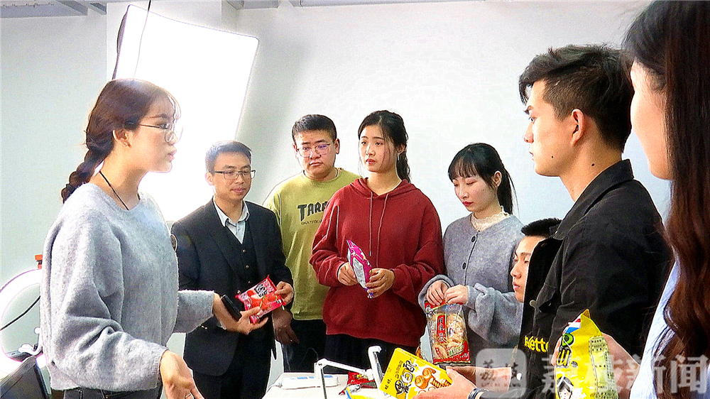 「直播」未来“李佳琦”是这样炼成的 营销策略、技术样样精通