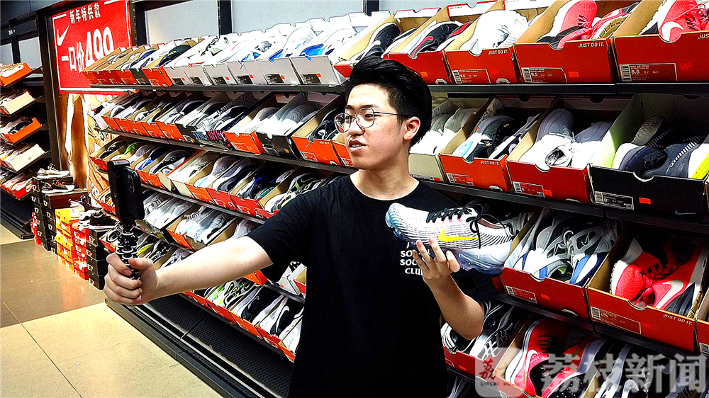 「直播」未来“李佳琦”是这样炼成的 营销策略、技术样样精通