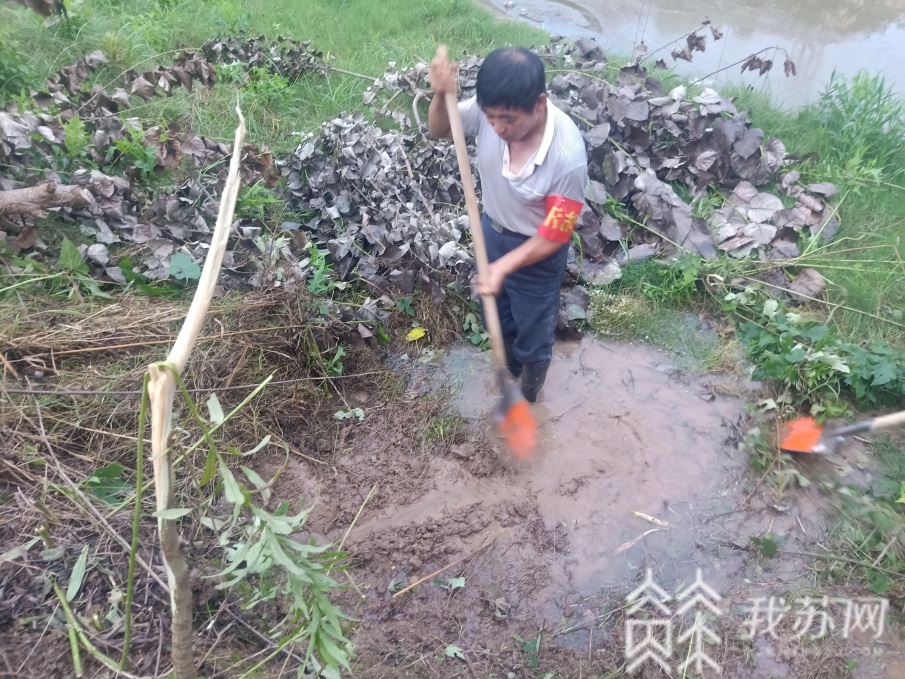 [防汛]用脚步丈量江堤|防汛抗灾第一线 “长江守望者”化身“防汛巡堤者”