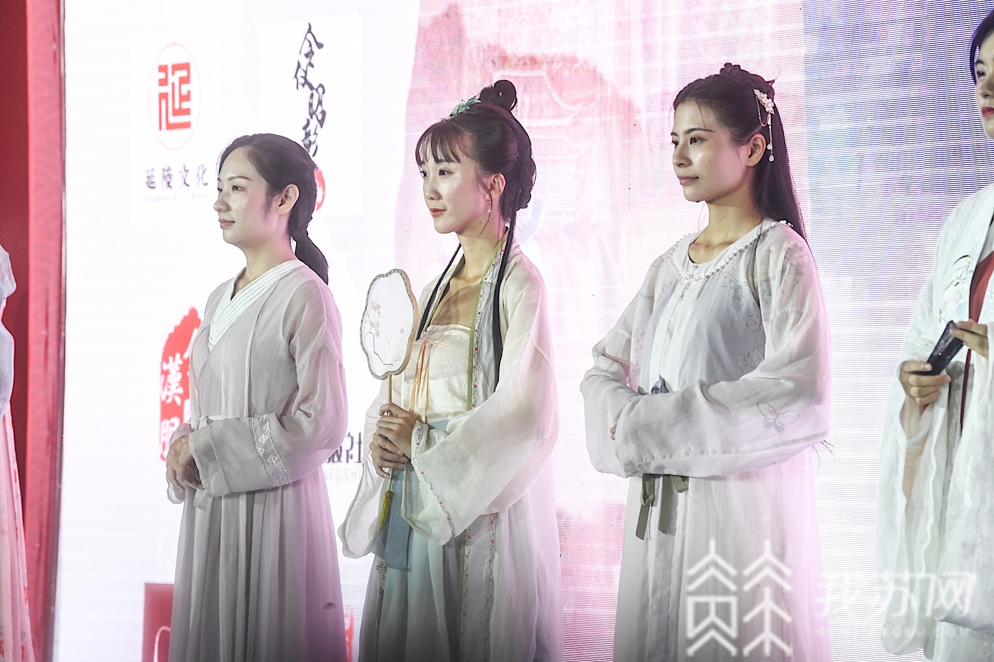 「持续」南京建邺夏日夜经济持续升温 潮流快闪、古风集市持续近一个月，