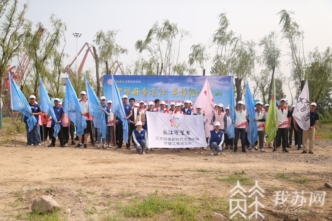 [防汛]用脚步丈量江堤|防汛抗灾第一线 “长江守望者”化身“防汛巡堤者”