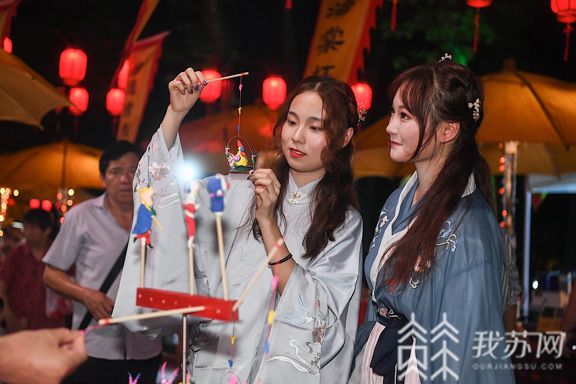 「持续」南京建邺夏日夜经济持续升温 潮流快闪、古风集市持续近一个月，