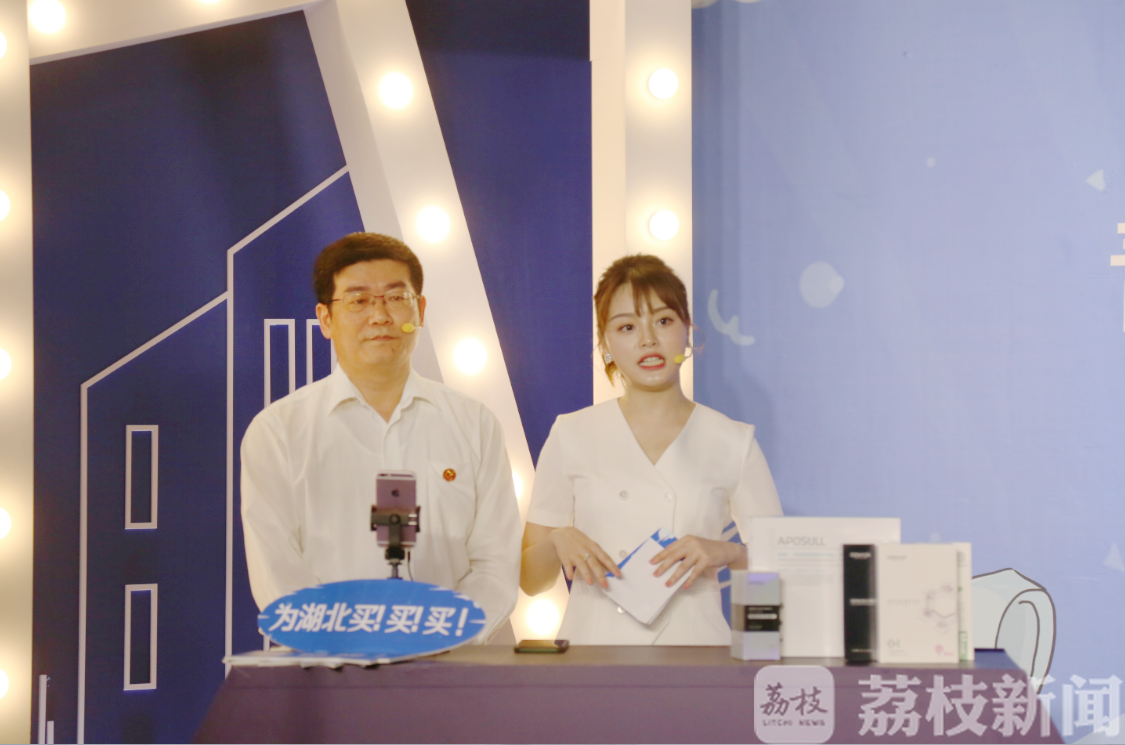 直播■2小时卖脐橙10.5万斤!扬工院千名大学生网络直播为湖北带货