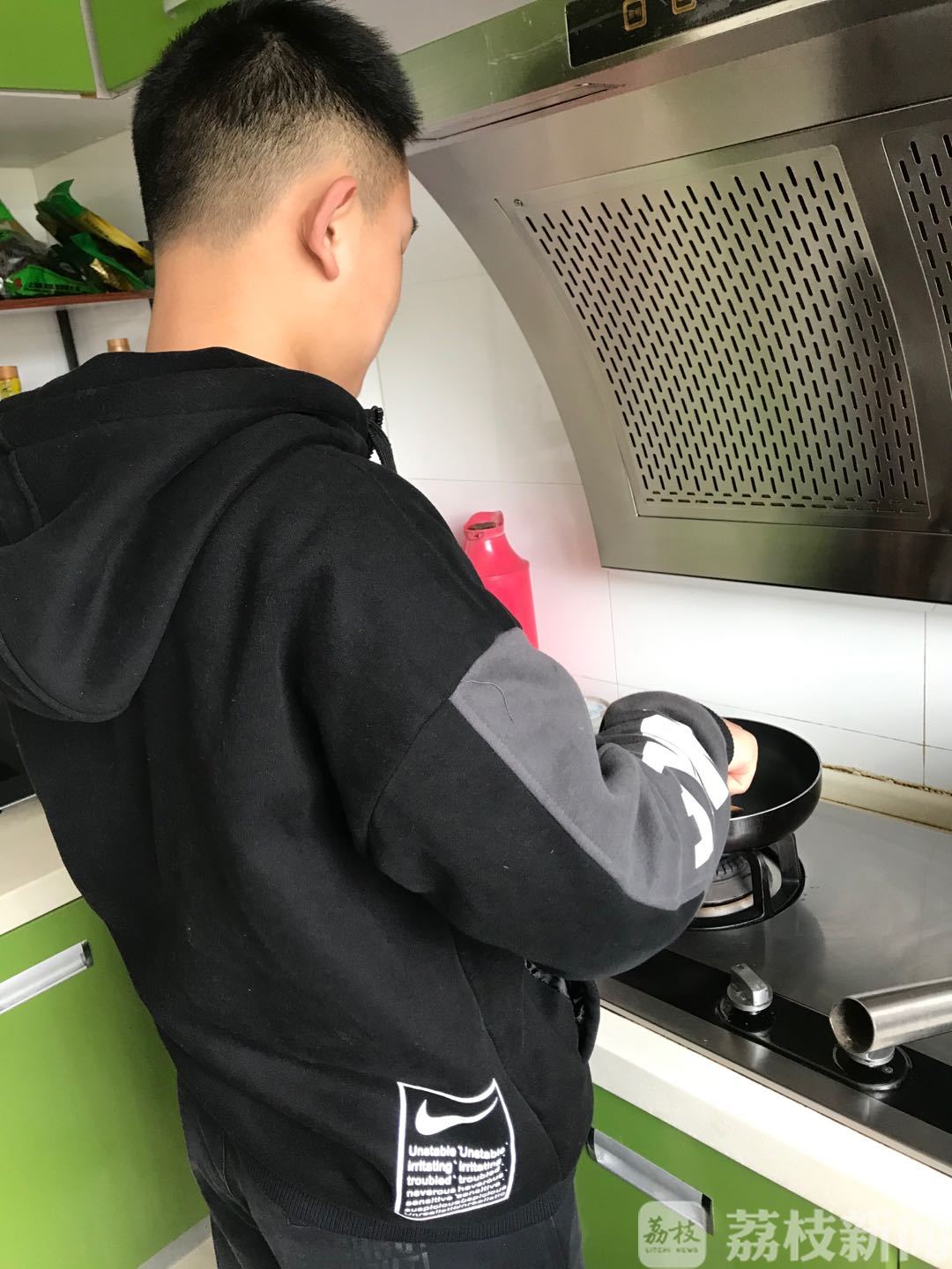妈妈■“爸爸牺牲10年，妈妈瞒了10年”后续：这个母亲节，小博文别出心裁“宠”妈妈！