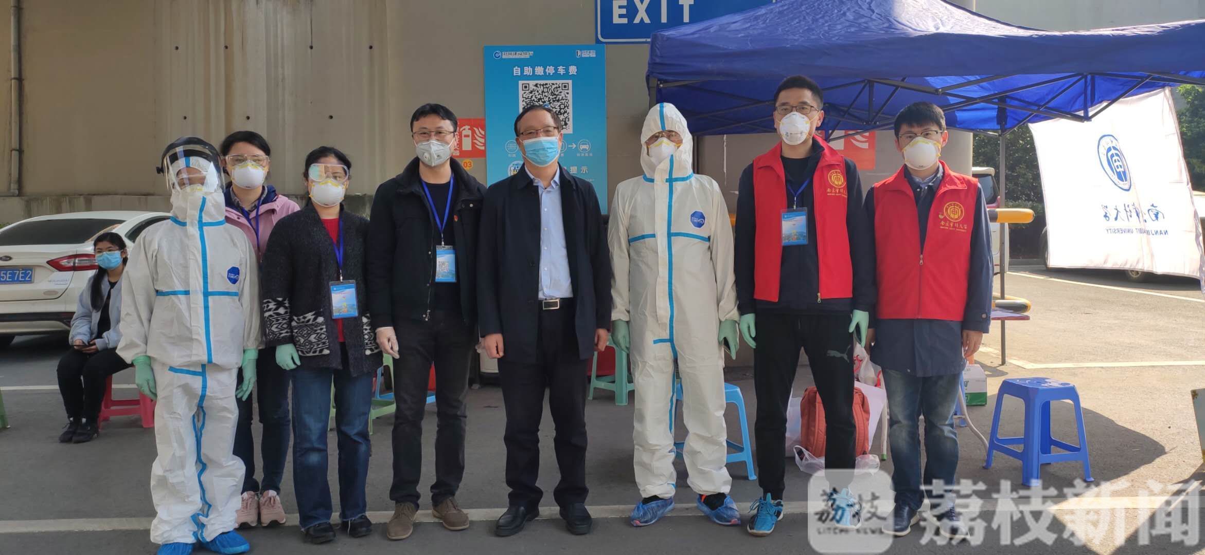 #书记#书记校长来车站接孩子们回家 南审开学“甜蜜狂宠”