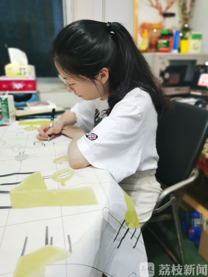 社区■大学生和社区联手，为留守儿童送上“六一”小惊喜