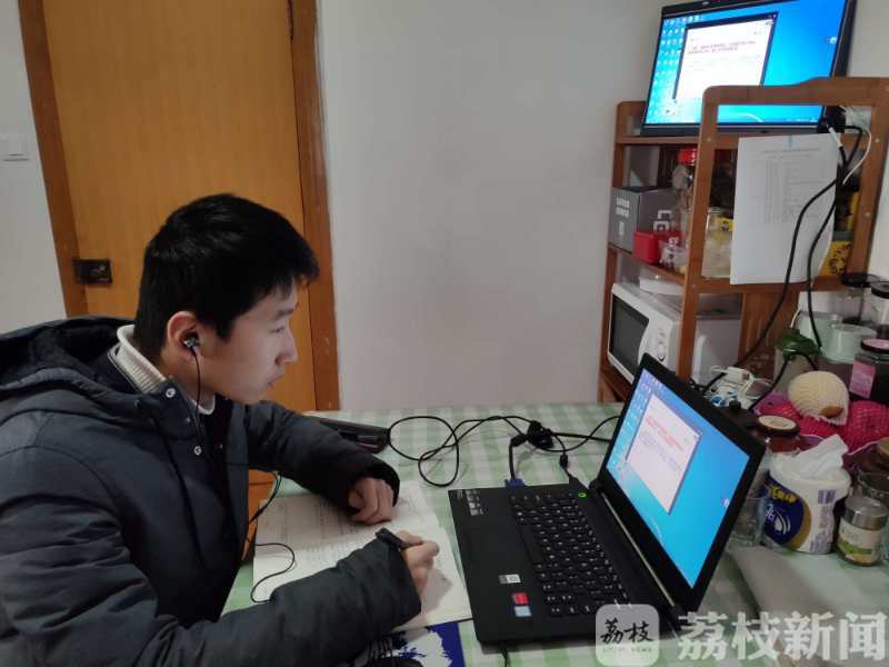 学生■“云课堂”也能因材施教，扬州这所中学“知识胶囊”惹学生爱