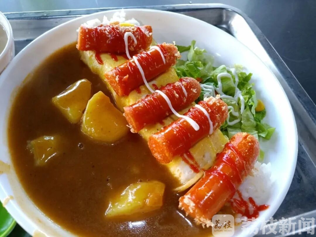 『想念』大学生“灵魂暴走”式想念食堂...... “阿姨，想念你打菜时的手抖”